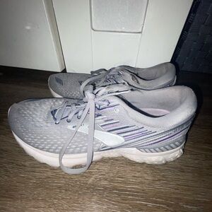 Brooks Women's Gray and Purple Athletic Shoes